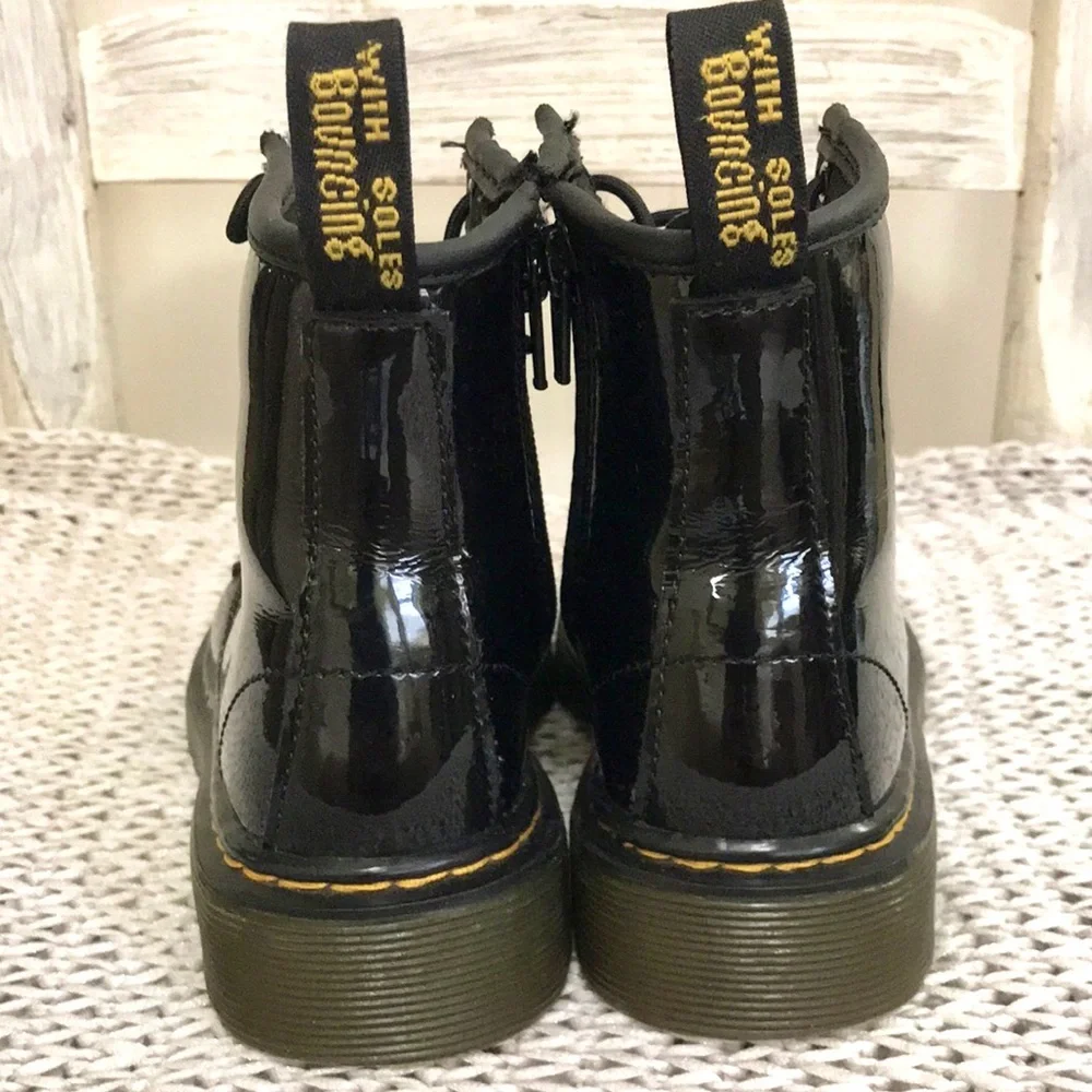 Doc Martens, the 1460 Junior Boots Black Patent